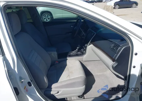 2017 Toyota Camry Le z USA, uszkodzony, nr VIN 4T1BF1FK3HU414346